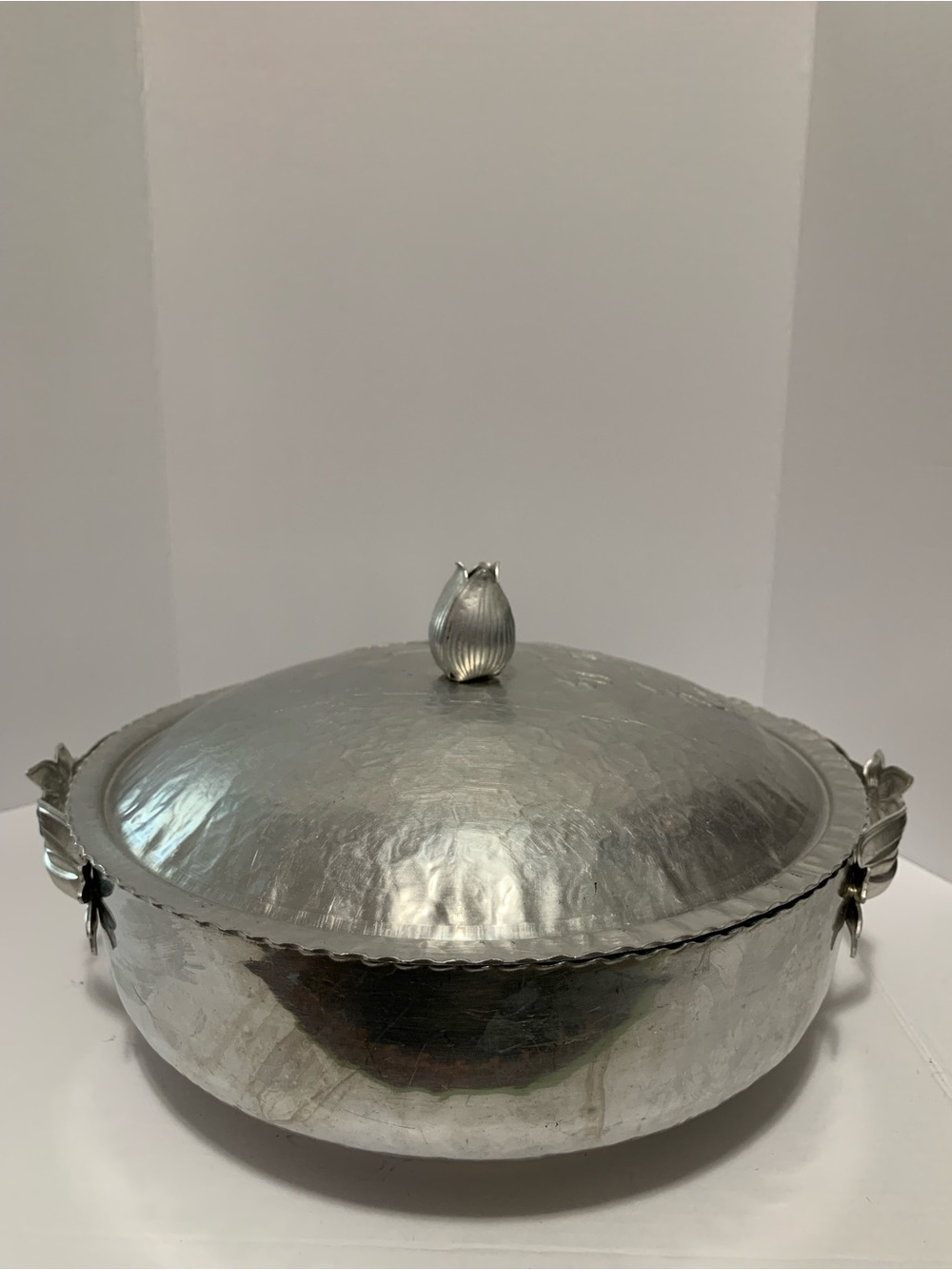 Hammered Aluminum Serving Casserole with Decorative Tulip Knob